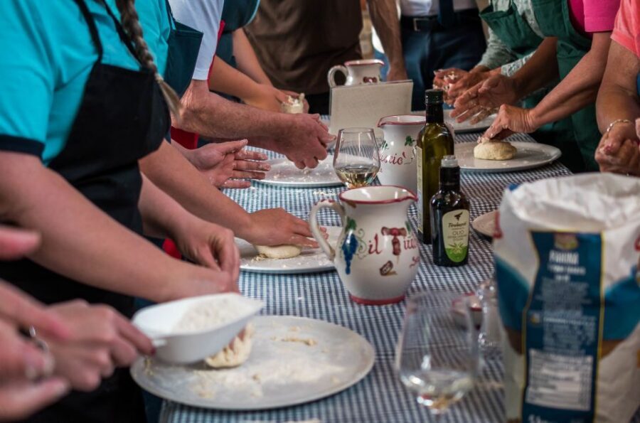 Sorrento: Pizza Making Class - From Sorrento Center to Tirabuscio on the Hills