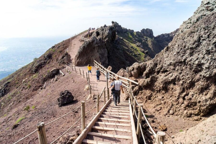 Sorrento: Pompeii and Vesuvius Day Trip with Entry and Lunch - Practical tips to make the day easier