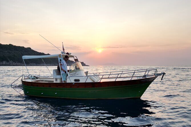Sorrento Sunset Private Tour - Premium 28ft Boat - Stop 2: Bagni Regina Giovanna for a Roman-era sunset photo