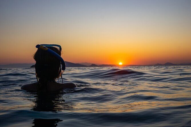 Sorrento Sunset Private Tour - Premium 28ft Boat - The onboard kit: towels, snorkeling gear, and safety basics