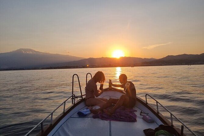 Sorrento Sunset Private Tour - Premium 28ft Boat - Stop 1: Marina Grande and the classic Sorrentine gozzo welcome
