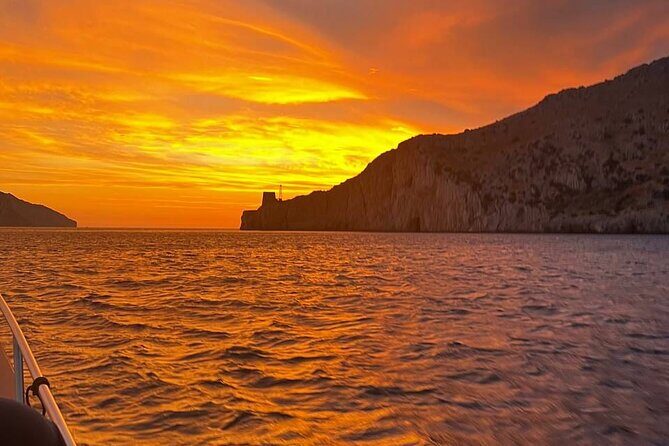 Sunset Luxury: Capri on fire - Why a Sorrento-to-Capri Sunset Cruise Makes Sense