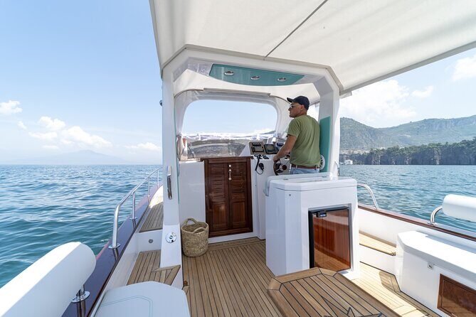 Sunset Private Boat Tour Experience in Positano - Meeting point and timing: simple, not complicated