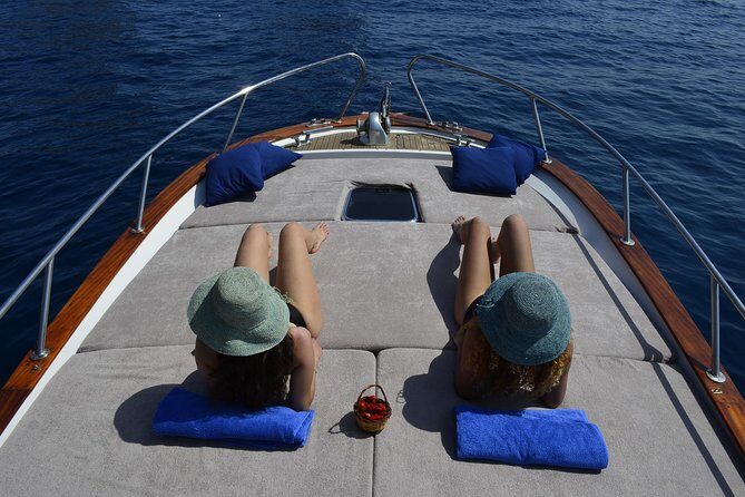 Sunset tour by private boat - Natural Arch, Villa Malaparte, and Faraglioni: the classic Capri angles
