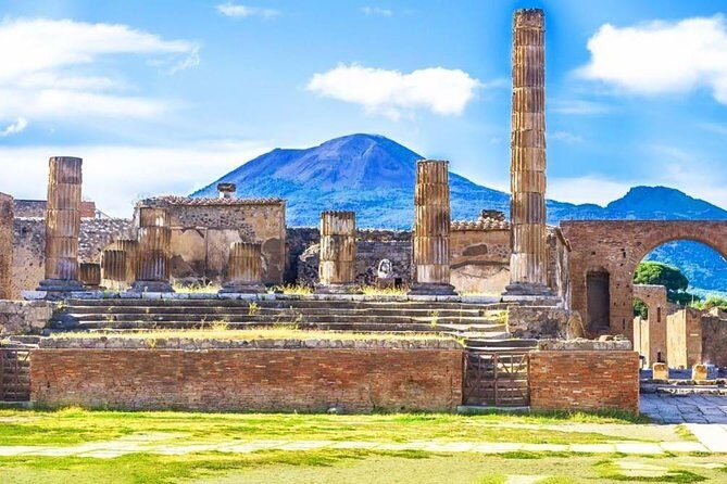 The real life in the old Pompeii tour with Archaelogical Guide All Inclusive - Temple of Isis and the suburban baths: daily life beyond homes