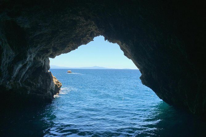 Tour the Sea Grottoes of the Amalfi Coast - Emerald Grotto Row-Boat Stop: Cool Light and the €7 Choice