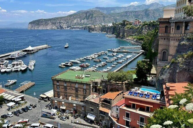 Transfer from Sorrento to Naples airport or station - Should you book Luxuservice for your transfer?
