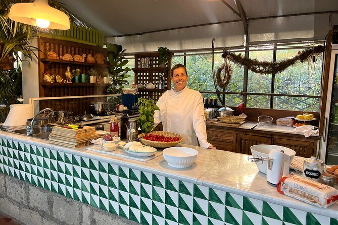 Typical Cooking Class in an Exclusive Location in Sorrento - Starter day: bruschetta and mozzarella on a lemon leaf